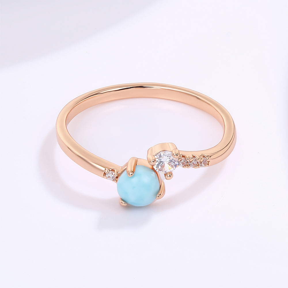 Anillo de Aleación Bañado en Oro con Cristal Emporia® Azul y Cristal Emporia® Blanco