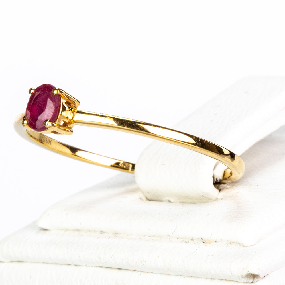 Anillo de Oro 9K con Rubí de Madagascar