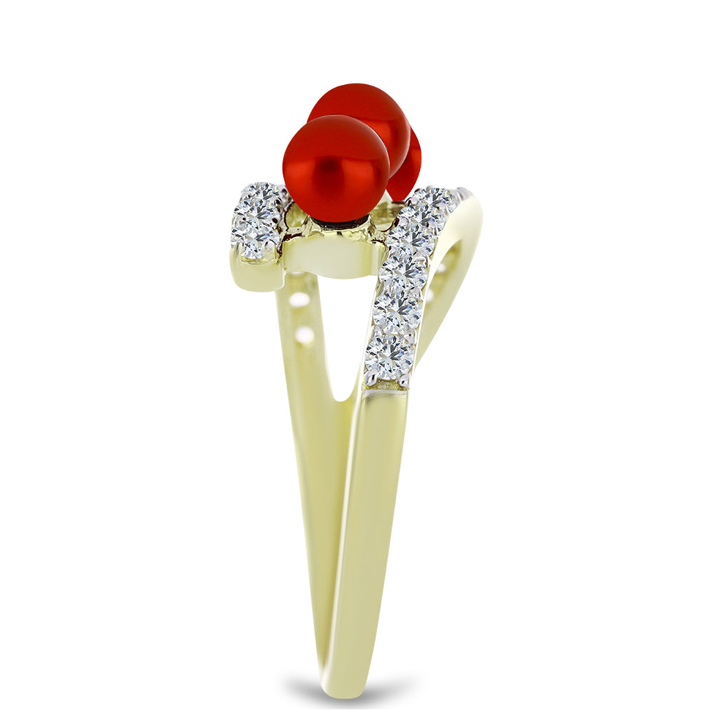 Anillo de Plata Bañada en Oro con Perla roja de río y Topacio Blanco