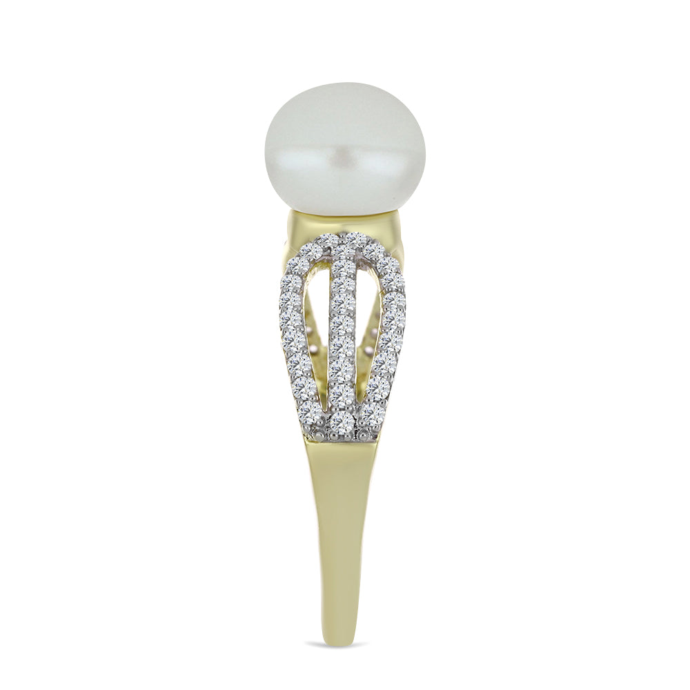 Anillo de Plata Bañada en Oro con Perla blanca de agua dulce y Topacio Blanco
