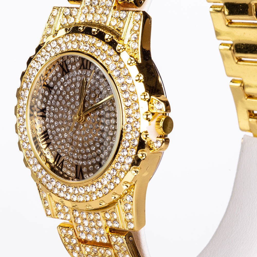 Conjunto de joyas Emporia de 4 piezas, de alta calidad y en tono dorado, presentado en una exclusiva caja de regalo con efecto piel (incluye reloj, pulsera, collar grueso y collar con colgante de cruz con cristal blanco Emporia). 2 