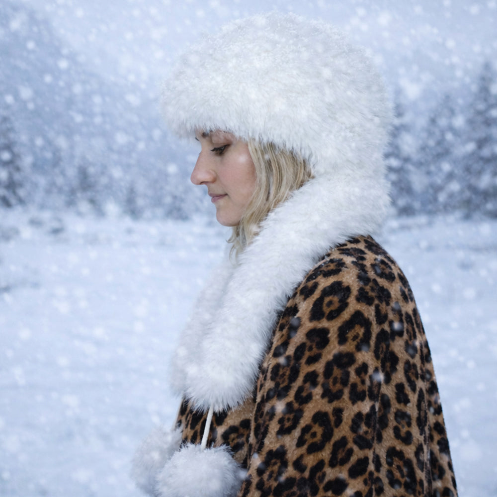 Gorro de invierno de piel sintética blanco con bufanda – talla única 6 