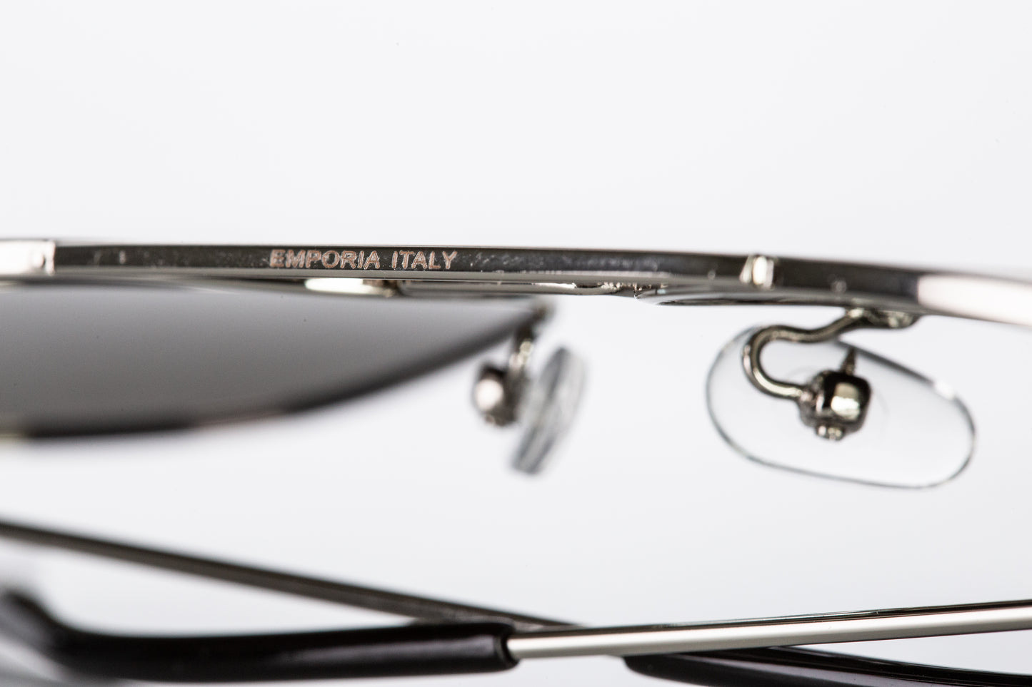 Emporia Italy - Gafas de sol piloto "JEFE", gafas de sol polarizadas con filtro UV con  estuche y paño de limpieza, lentes gris oscuro, montura plateada