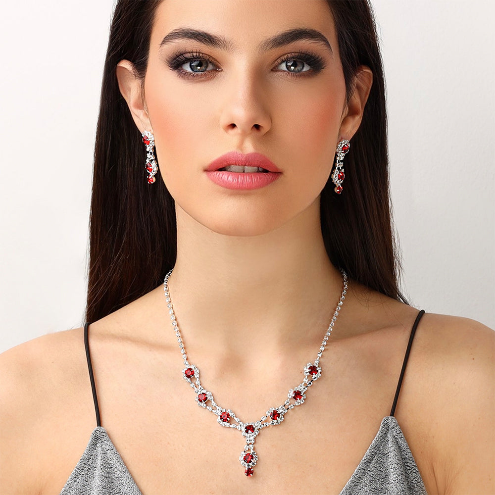 Conjunto de Aleación Bañado en Oro con Cristal Emporia® Rojo y Cristal Emporia® Blanco ( Collar +Pendientes ) 1 
