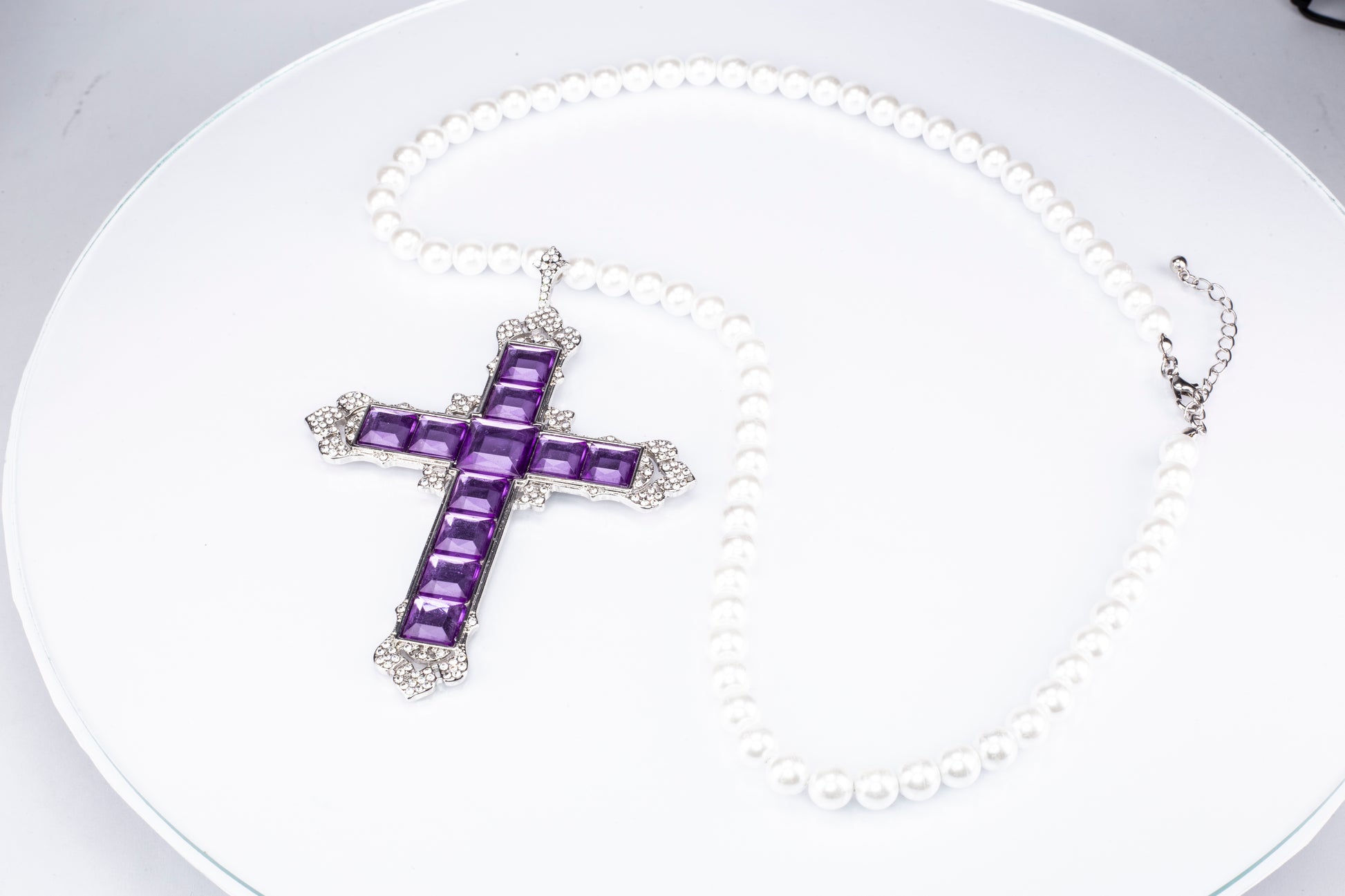 Cruz Collar de Aleación Bañado en Oro Blanco con Cristal Emporia® Púrpura y Perla de cristal 1 