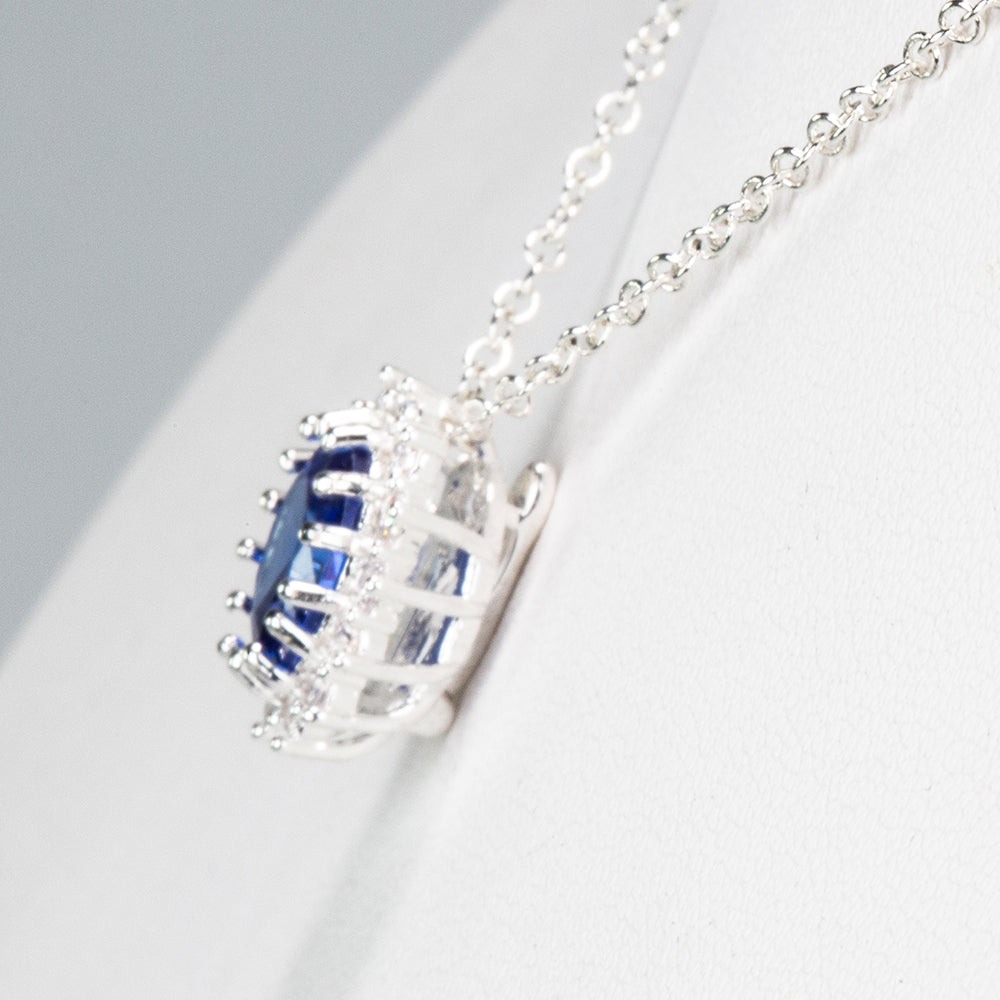 Conjunto de Aleación Bañado en Oro con Cristal Emporia® Azul y Cristal Emporia® Blanco ( Collar +Anillo )