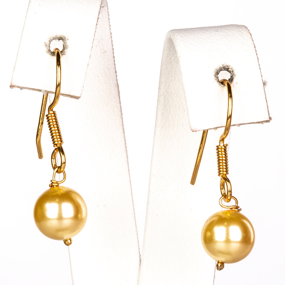 Conjunto de Plata Bañada en Oro con Perla de concha ( Pendientes +Pulsera )