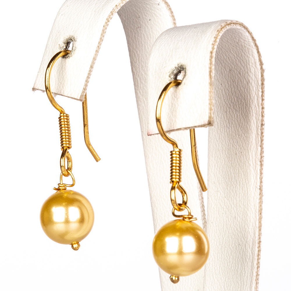 Conjunto de Plata Bañada en Oro con Perla de concha ( Pendientes +Pulsera )