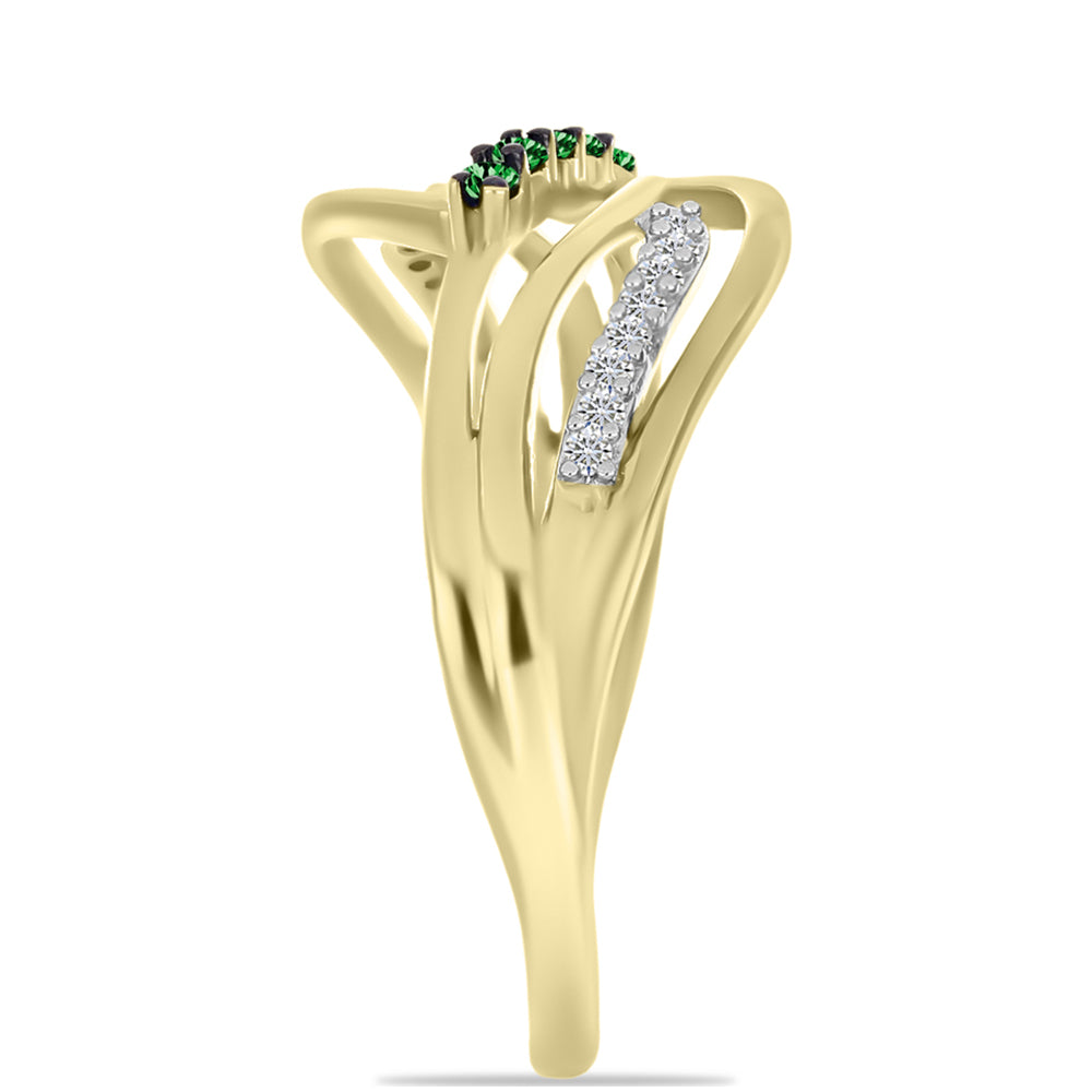 Anillo de Plata Bañada en Oro con Diamante Verde y Diamante blanco 8 