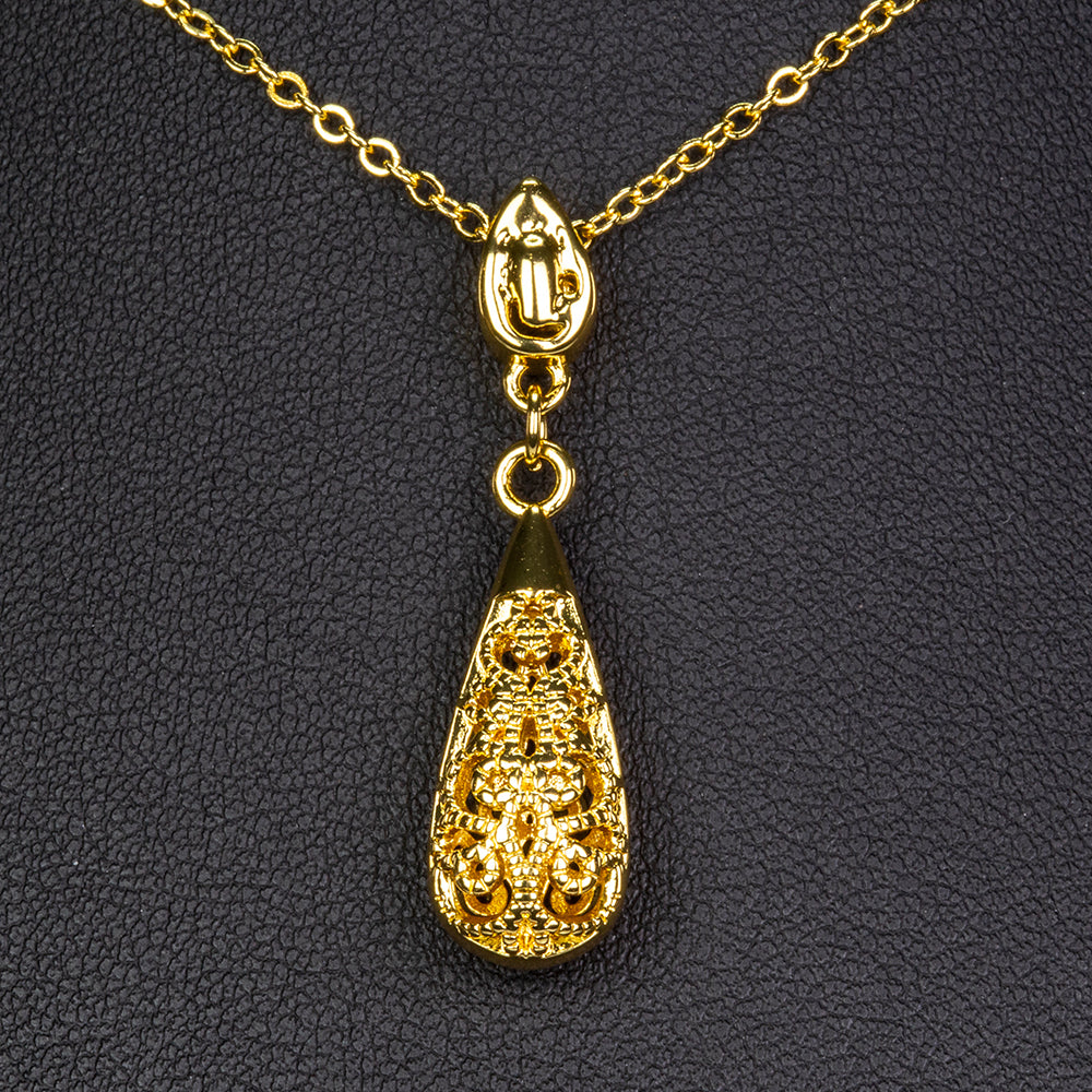 Conjunto de Aleación Bañado en Oro ( Collar +Pendientes +Pulsera +Colgante ) 5 