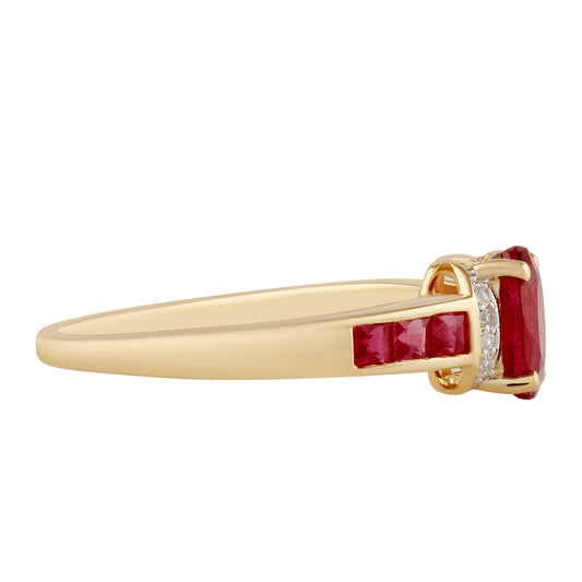 Anillo de Oro 9K con Rubí de Madagascar y Zircón Blanco