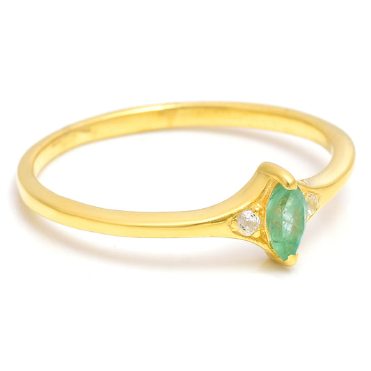 Anillo de Plata Bañada en Oro con Esmeralda de Brasil y Topacio Blanco