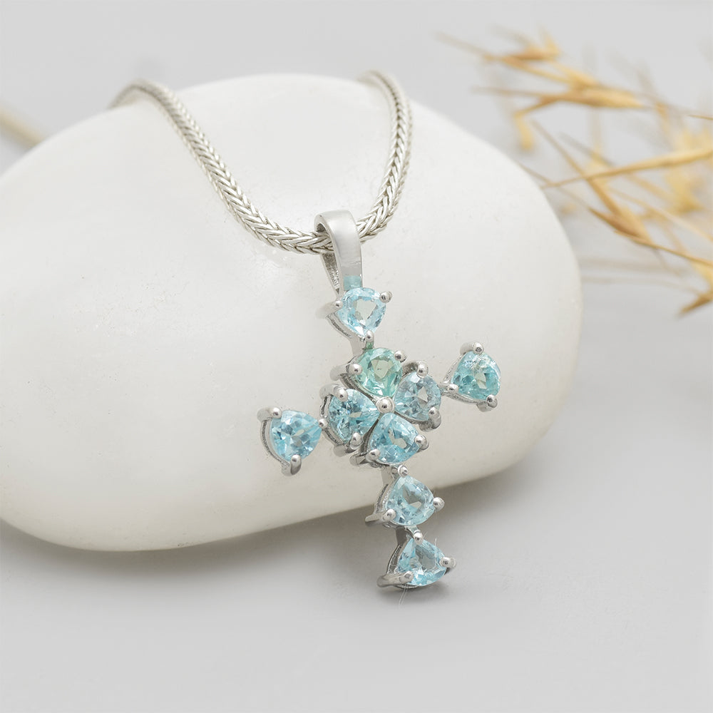 Cruz Colgante de Plata con Apatita azul de Madagascar