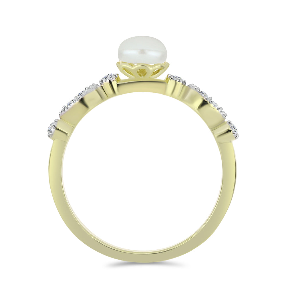 Anillo de Plata Bañada en Oro con Perla blanca de agua dulce y Topacio Blanco