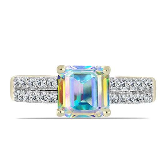 Anillo de Plata Bañada en Oro con Moisanita hielo y Topacio Blanco