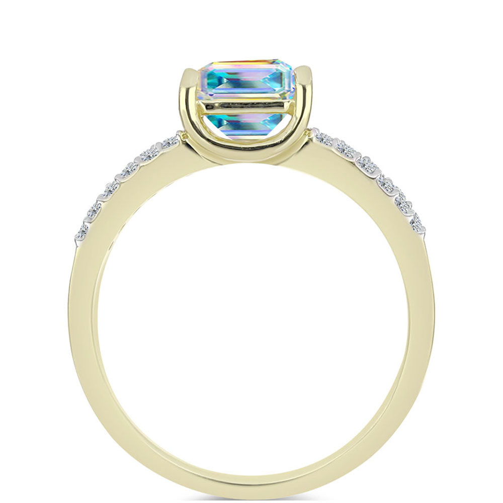 Anillo de Plata Bañada en Oro con Moisanita hielo y Topacio Blanco